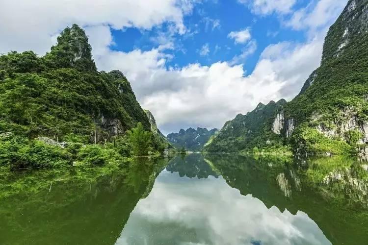 上海证券交易所是在上海环球金融中心大厦内吗？游戏画面