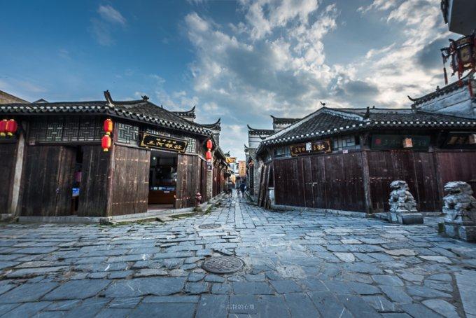 文中画横线的句子表现了鲁迅先生什么的特点游戏画面